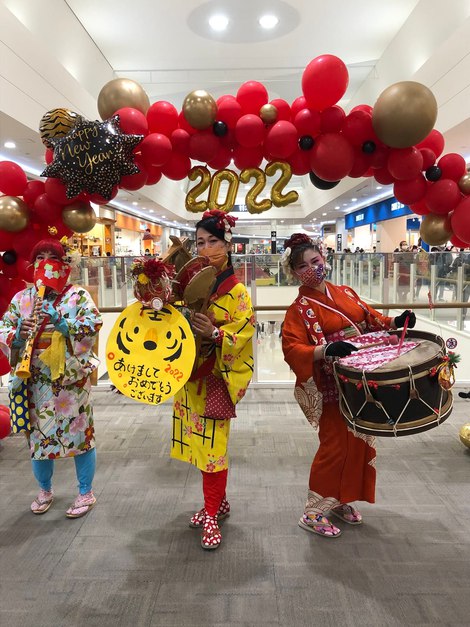 三人娘でチンドン